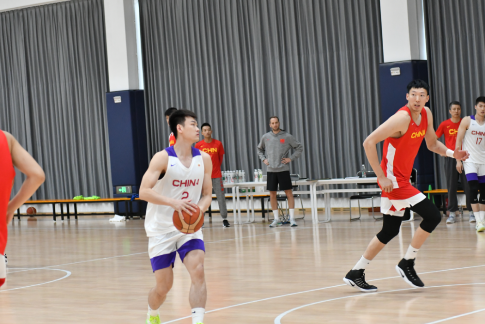 九游app下载-关于深圳男篮训练开放日；转会期刷新队史纪录引欢呼；德国杯在即；年轻球员得到机会的信息