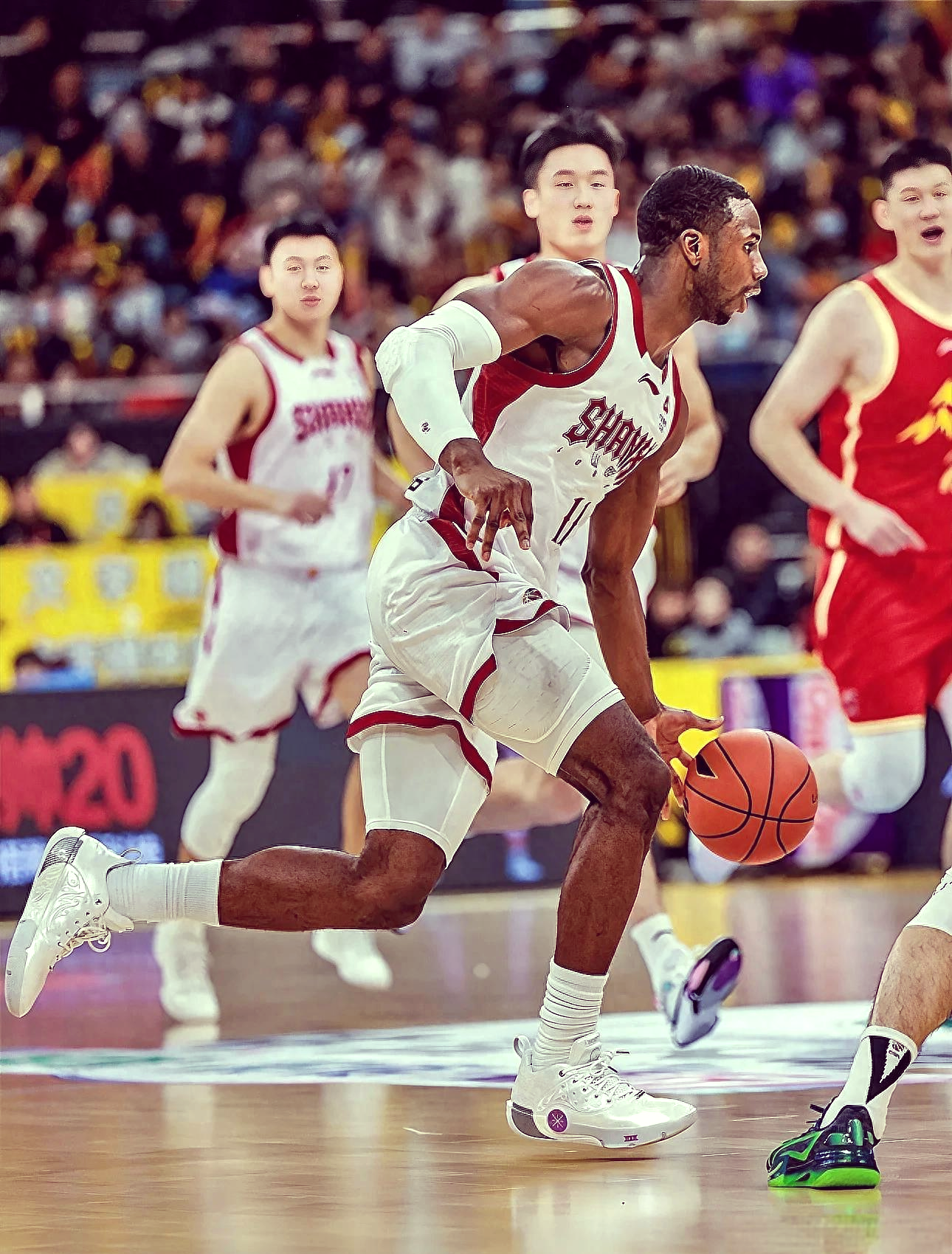 九游游戏平台-关于广东宏远发布备战花絮，今夜扳平良机，欧篮联任务艰巨，身体对抗强度拉满的信息